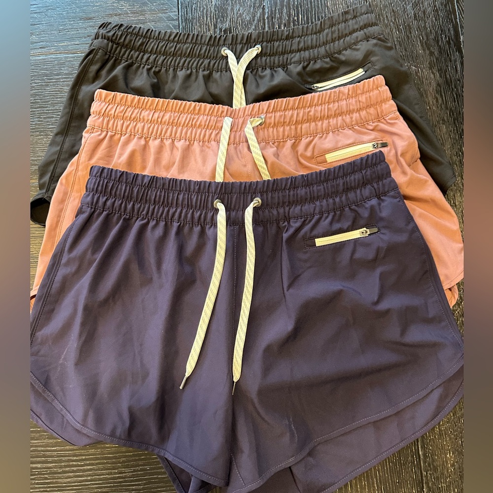 Vuori Shorts - Black, Pink or Navy